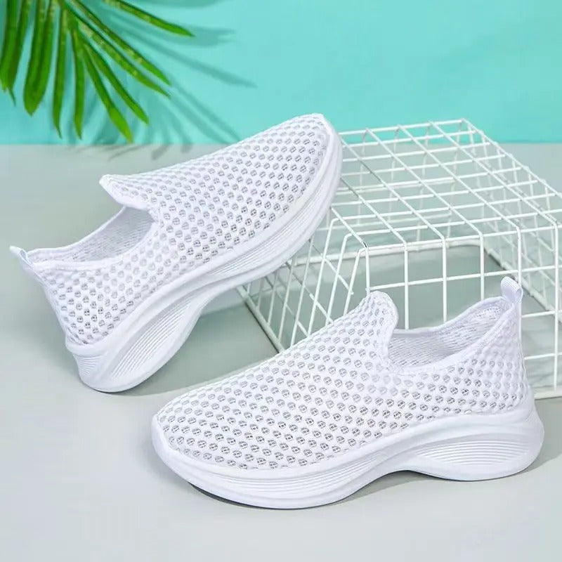 Chaussures infirmière faciles à enfiler blanches – Parfaites pour pieds sensibles et rythme soutenu | Careshoes