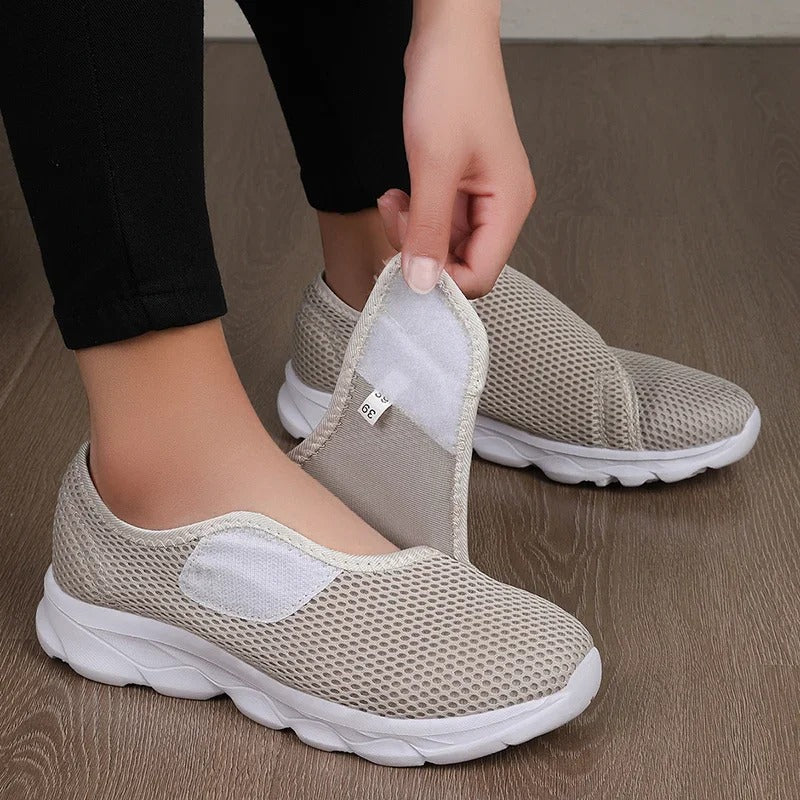 Baskets orthopédiques beige confort velcro – Tenue sécurisée et semelle amortissante | Careshoes