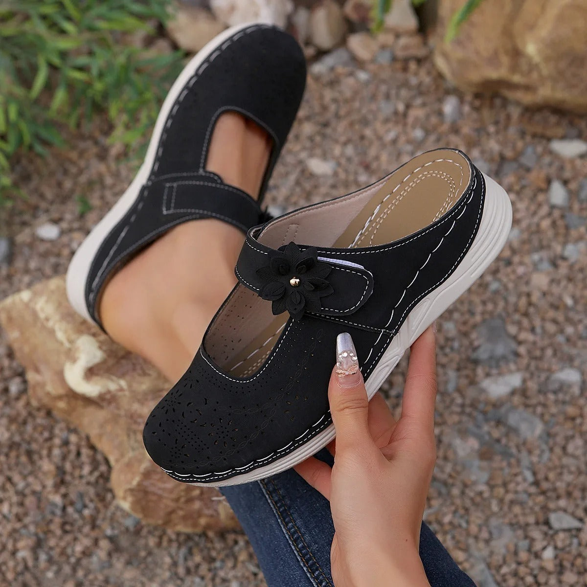 Sandales orthopédiques noires ouverture large – Faciles à enfiler et parfaites pour l’été | Careshoes