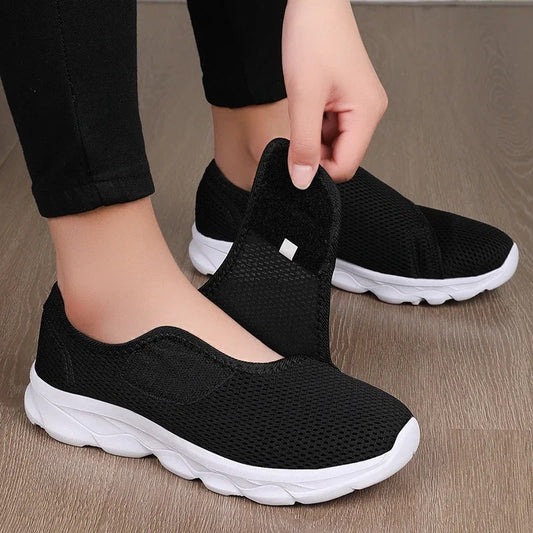 Baskets orthopédiques noires confort velcro – Tenue sécurisée et semelle amortissante | Careshoes